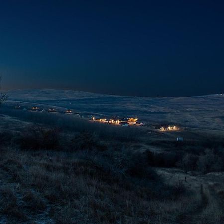 Ferma Dacilor Hotel Tohani Екстериор снимка