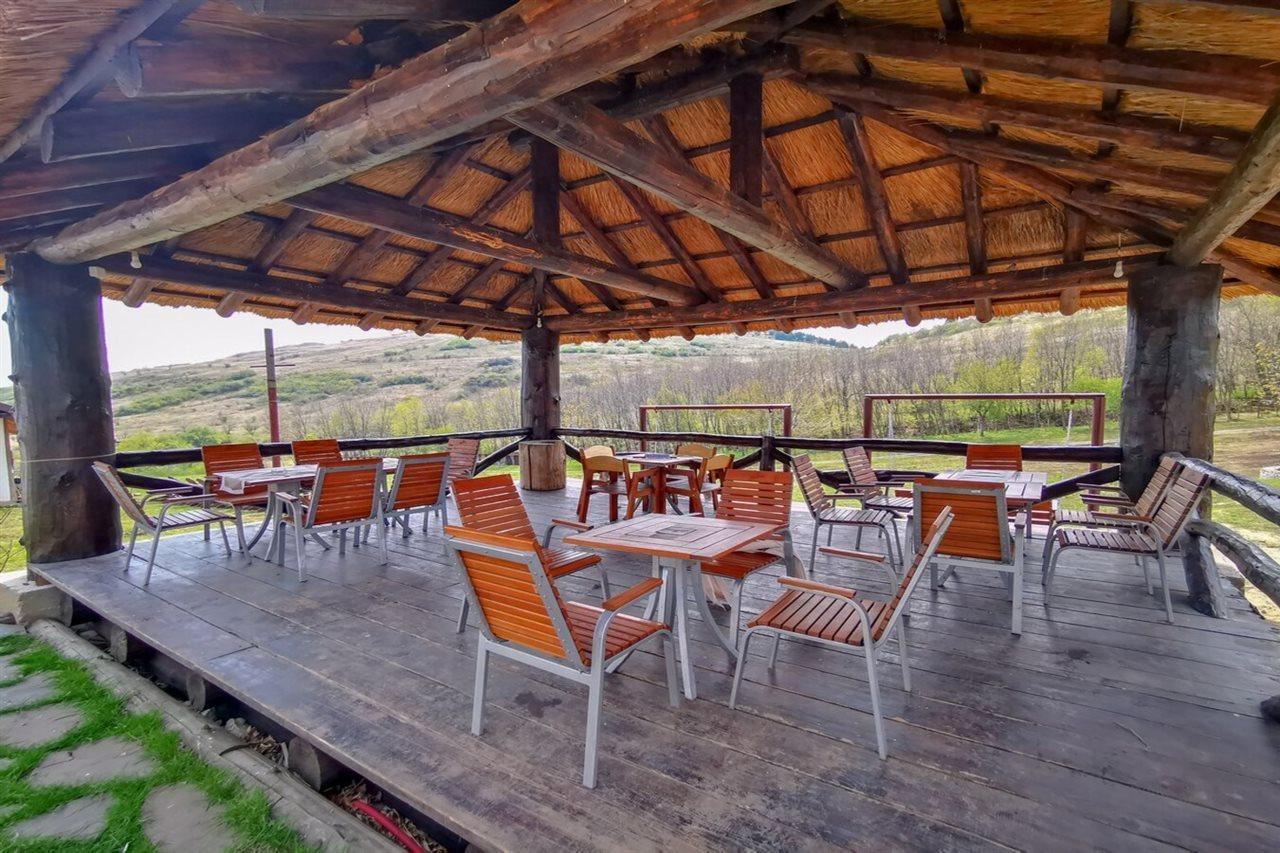 Ferma Dacilor Hotel Tohani Екстериор снимка